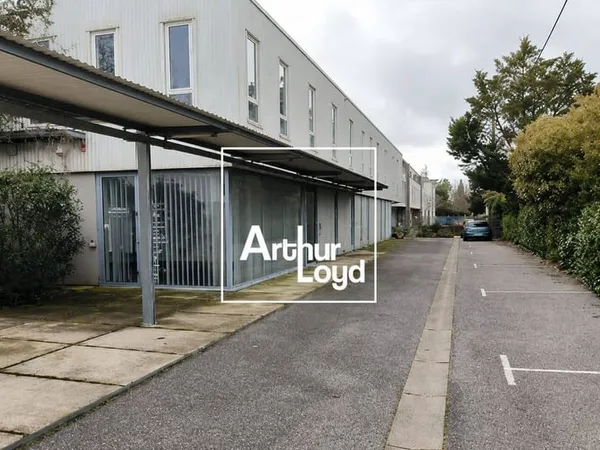 Bureaux 3 pièces 690 m²