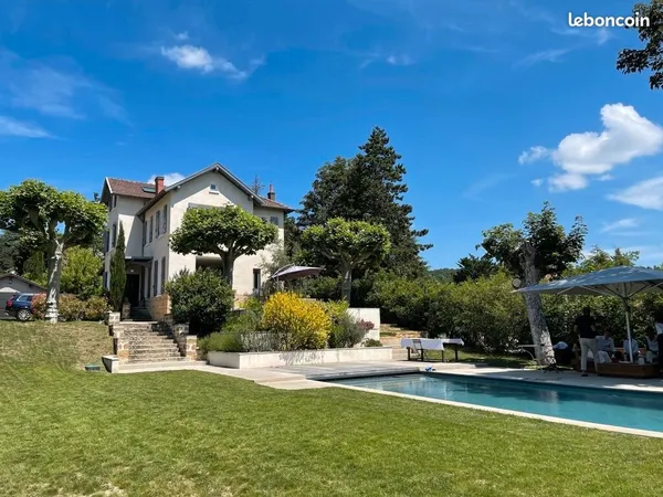 Maison 8 pièces 208 m²