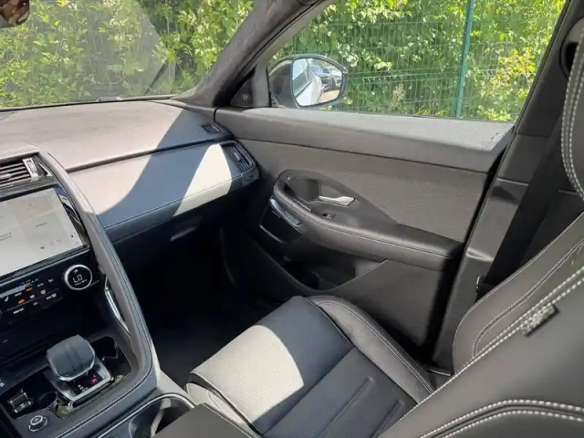 Jaguar E-Pace p270e ch phev awd bva — photo 12