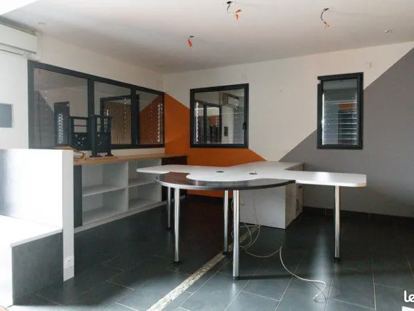 Local commercial ou bureau à louer