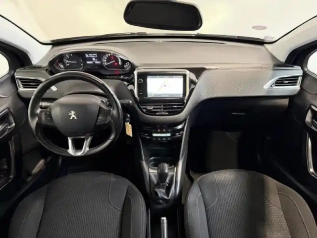 Peugeot 208 1.2  82 allure 5p gps / clim auto / régulateur — photo 7