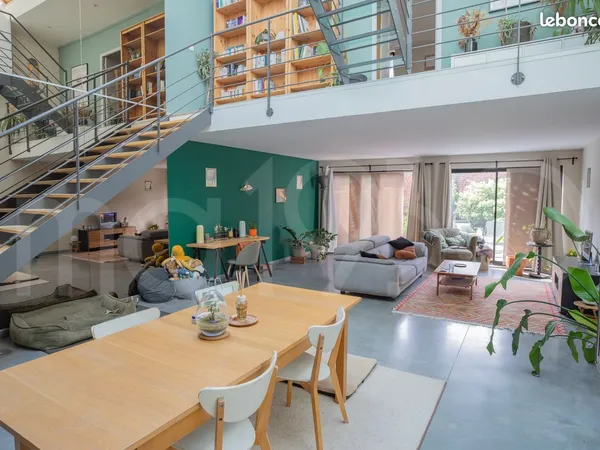 Loft/atelier/surface 4 pièces 135 m²