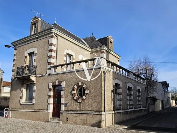 Maison bourgeoise du XXème siècle en hyper centre-ville de V