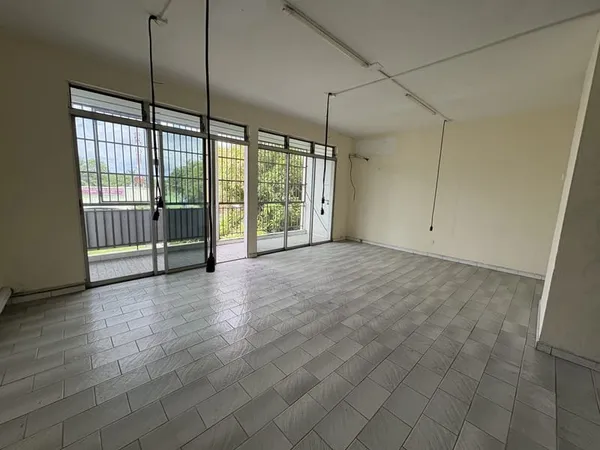 LOCAL PROFESSIONNEL AVENUE PATRICK SAINT ELOI LES ABYMES