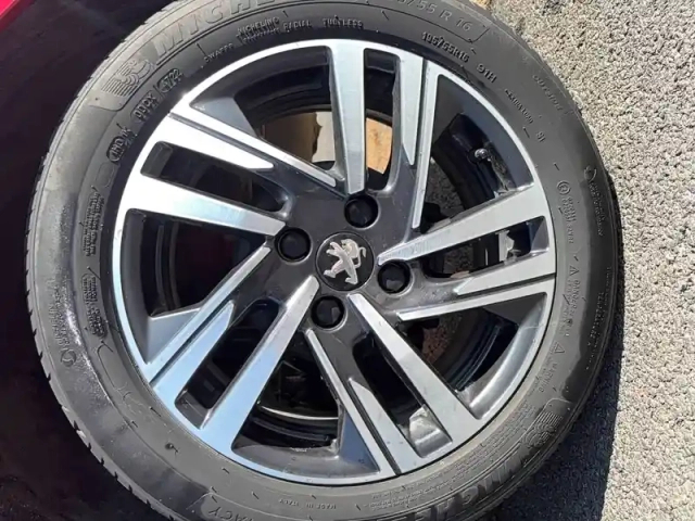 Peugeot 208 puretech 100 s&amp;s bvm6 — photo 8