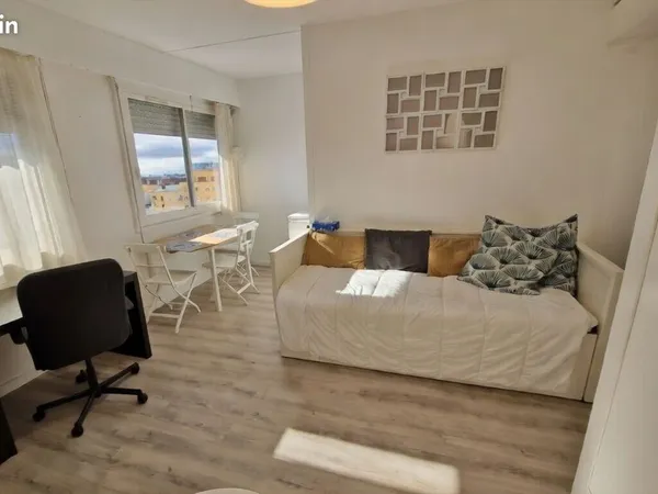 Studio meublé 22 m² - Métro Mairie de Montrouge - Parking + cave - 980 CC