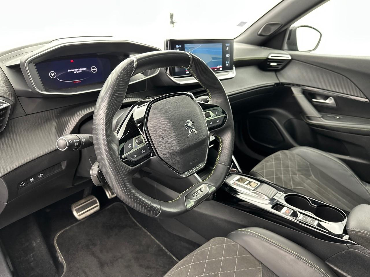 Peugeot 2008 puretech 130 s&s eat8 gt pack — photo 8