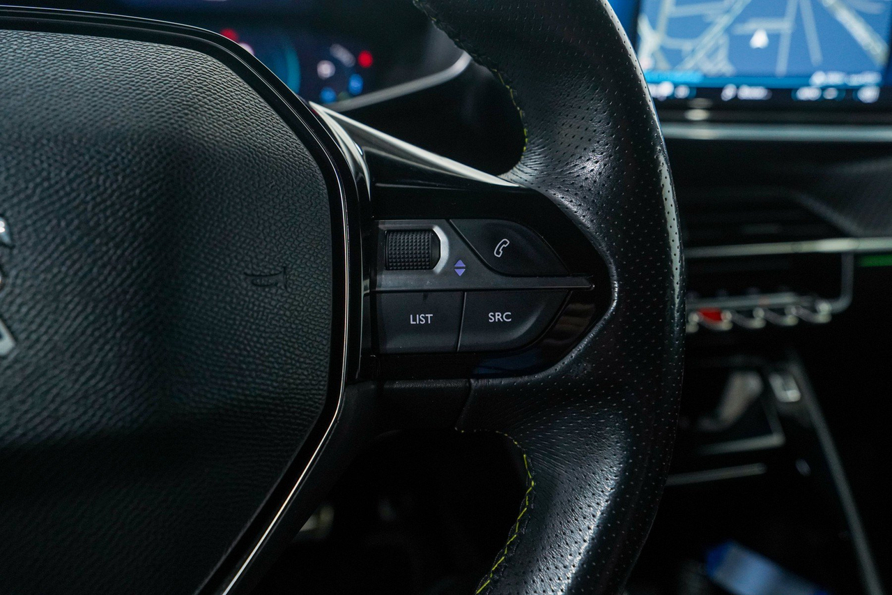 Peugeot 208 — photo 18