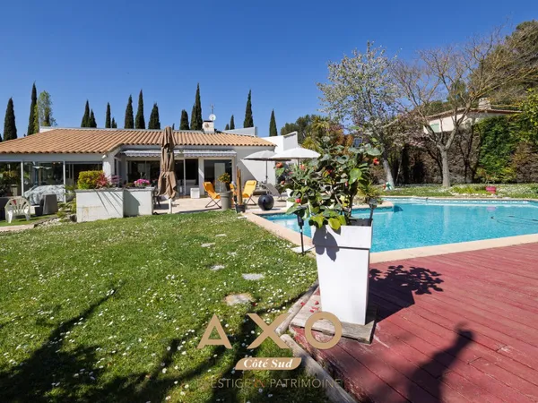 Maison 5 pièces 244 m²