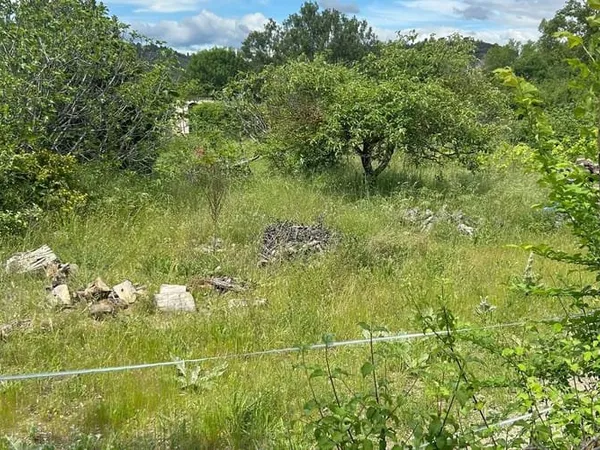 Terrain 908 m²