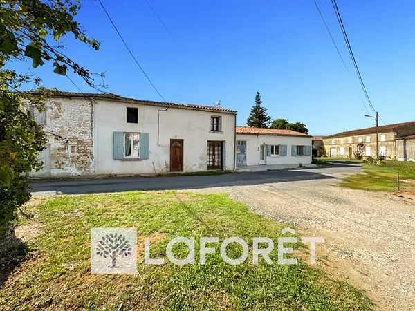 Ensemble immobilier de 155m² en pierre avec deux habitations ? Givrezac (17260)