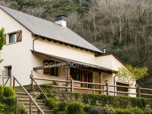Maison individuelle 7 pièces - 170 m² - Cadre calme et verdoyant à SAINT BEAT (31)