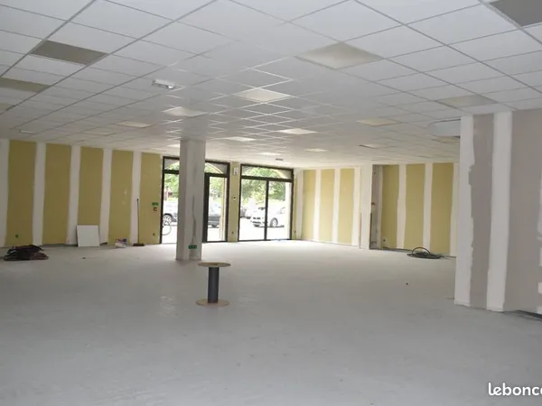 Local commercial 178 m²