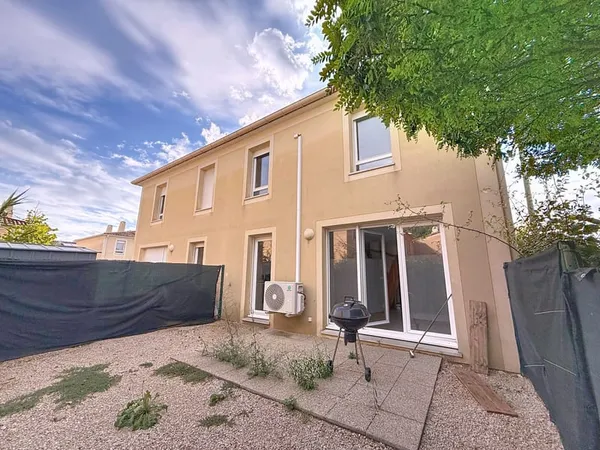 Maison avec parking et jardin - Résidence calme