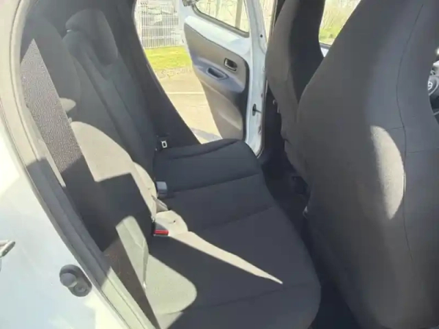 Toyota Aygo 1.0 vvt-i 72 dynamic — photo 18