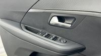 Peugeot 208 1.2 Hybrid 110ch Style e-DCS6 — photo 16