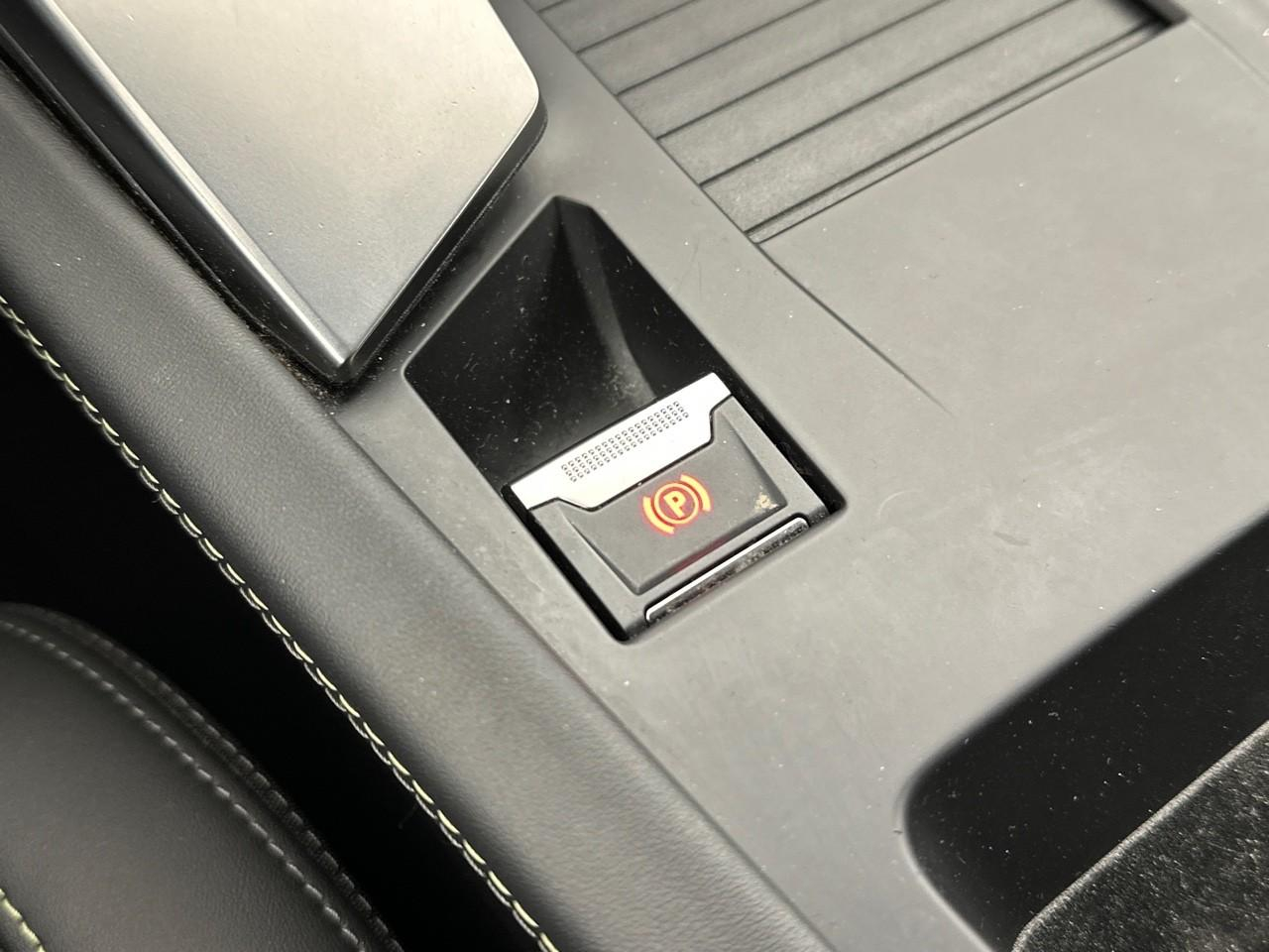 Peugeot 408 phev 225 e-eat8 first edition — photo 31