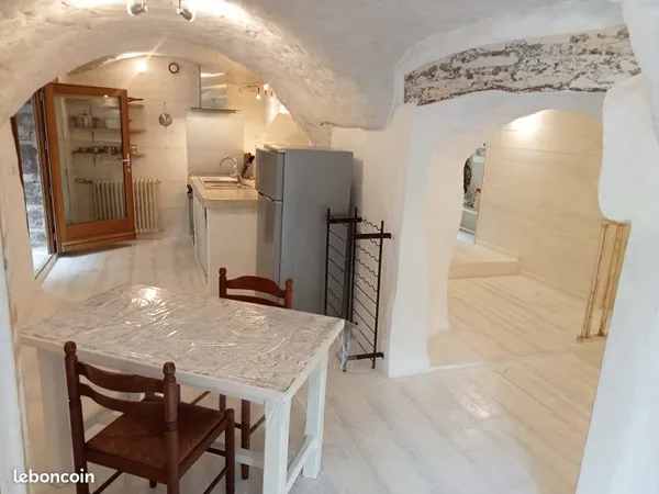 Loft avec terrasse ombragé et jardin en bord de rivière