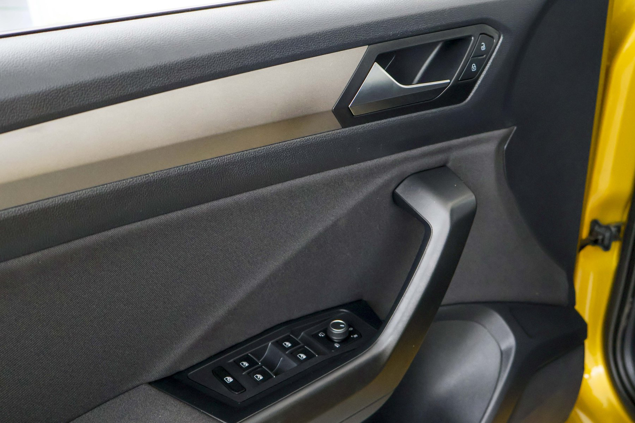 Volkswagen T-Roc — photo 16