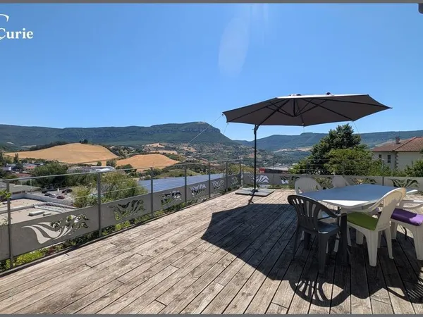 Maison T6 de 160m² avec plus de 120m² de sous-sol