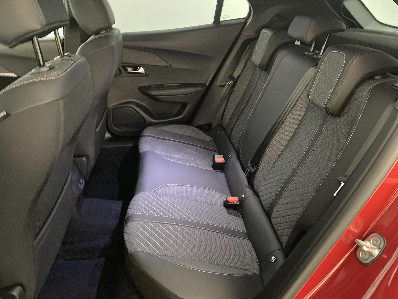 Peugeot 2008 hybrid 145 ch e-dcs6 allure — photo 10