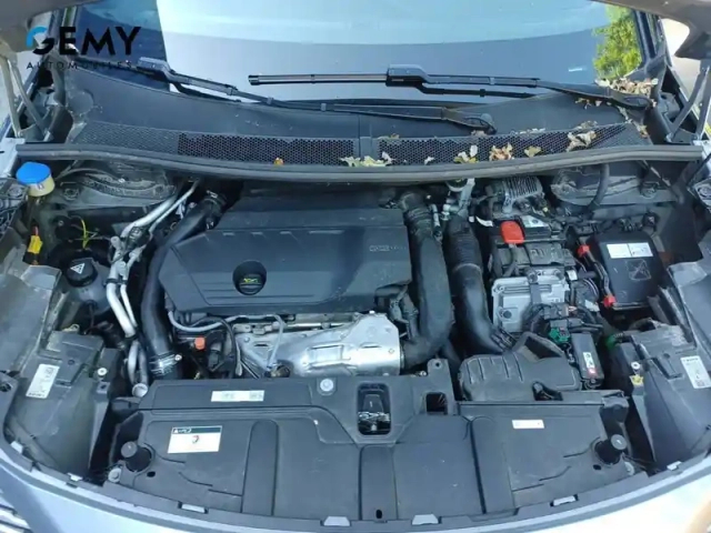 Peugeot 3008 hybrid4 300 e-eat8 — photo 12