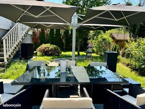 Maison meublée 5 pièces - 100 m² avec grand jardin clôturé à Saint-Genis-Pouilly, à 5 min du CERN et