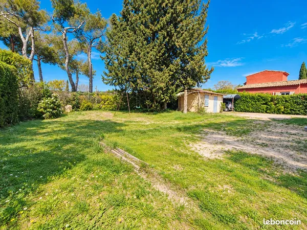 Terrain 657 m² SAINT CANNAT