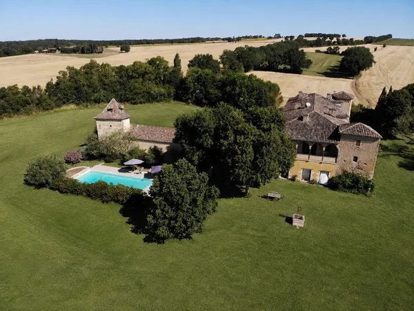 Château 20 pièces 675 m²