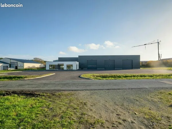 Local d'activité 2 500 m²