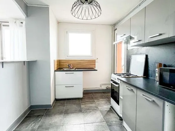 Joli T3 lumineux avec vue agréable, à 2 pas du centre-ville