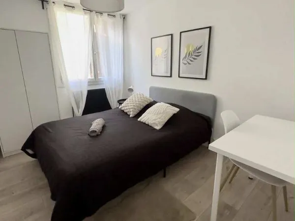 Chambre meublée en colocation