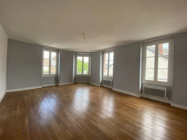 APPARTEMENT AUBIGNY SUR NERE - 4 pièce(s) - 109 m2