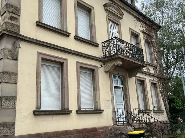 Apparemment de type F5 dans maison de maître