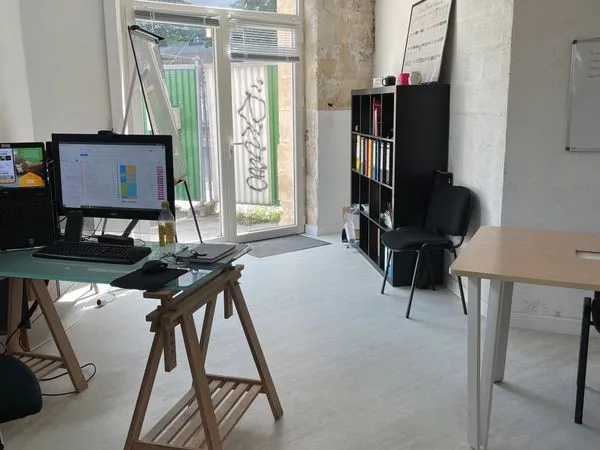 BUREAUX 150 m2 - proche gare et tram