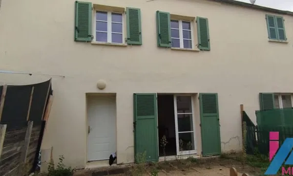 À Larchant, appartement avec terrasse 4 pièces à louer