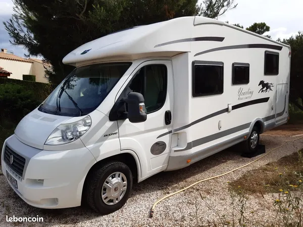 Dame cherche abri pour son camping-car