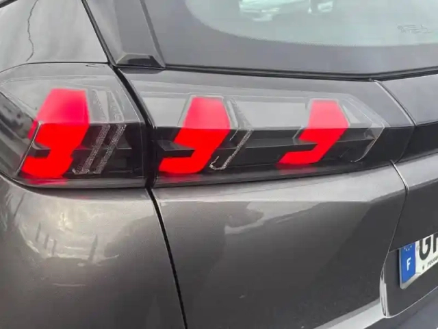 Peugeot 2008 puretech 100 s&amp;s bvm6 — photo 17
