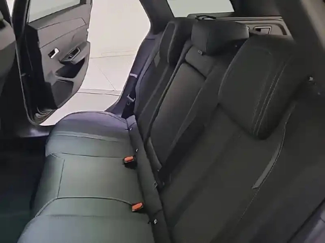 Peugeot 308 sw phev 180 e-eat8 — photo 12