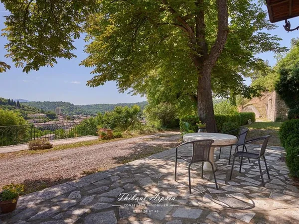 Une propriété où la Provence s'exprime dans toute son authenticité - RIEZ (04500)