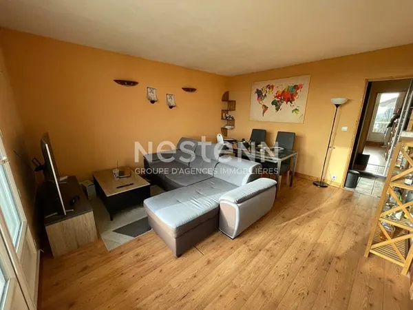 A vendre à CHILLY-MAZARIN, un appartement de 3 pièces avec balcon, cellier et place de parking.