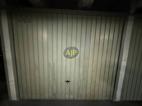 Parking 12 m²