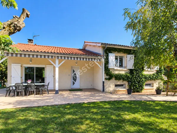 Maison individuelle de type 4 sur sous sol complet édifiée sur un terrain paysagé de 750 m²