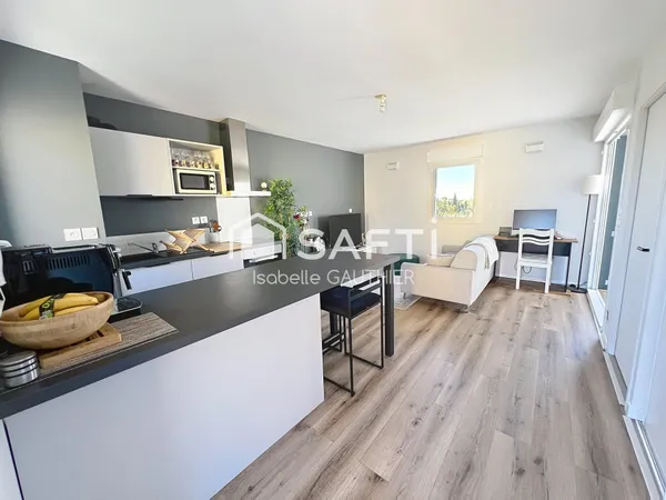 Appartement T1 BIS meublé dernier étage, avec garage fermé