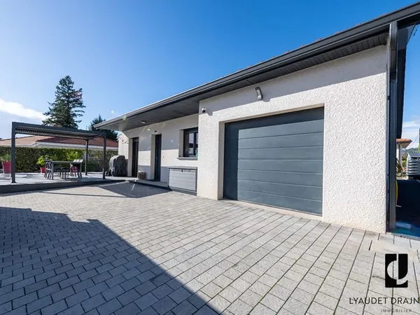 Exclusivité - Maison neuve de plain-pied Renaison -115 m2 sur un terrain de 608m2