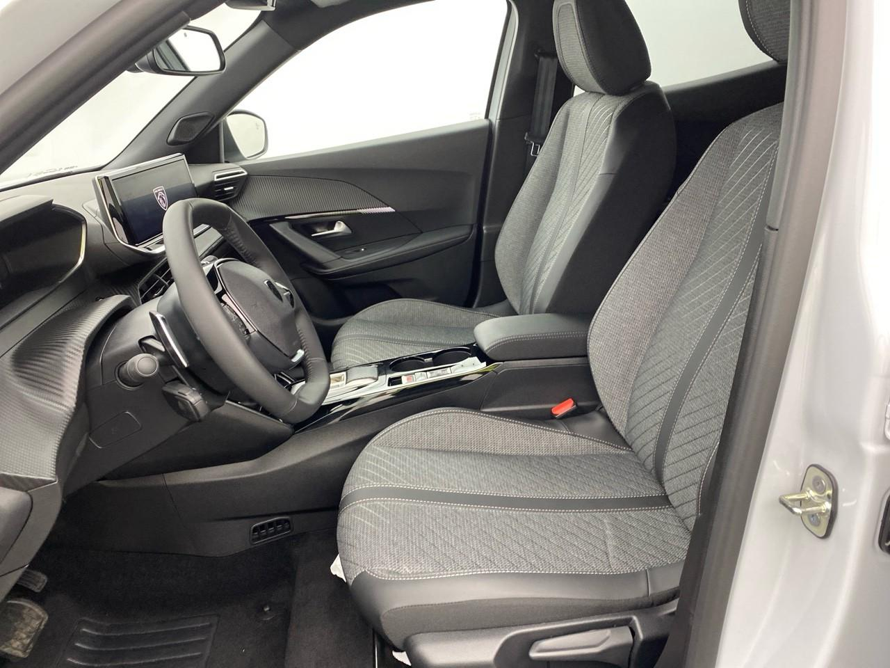 Peugeot 2008 hybrid 145 ch e-dcs6 allure — photo 9