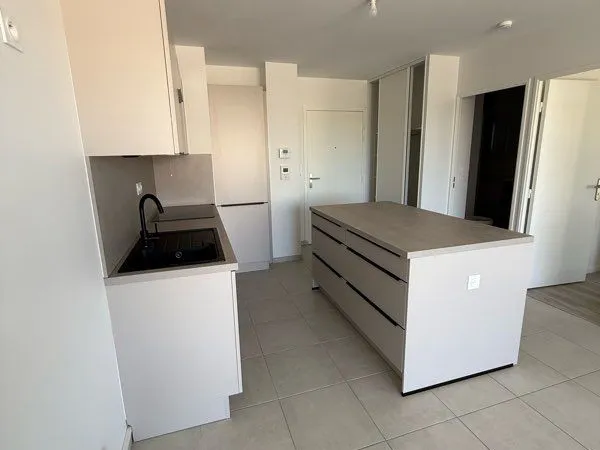 T2 récent de 40 m² - Balcon - 2 parkings - Chasse-sur-Rhône