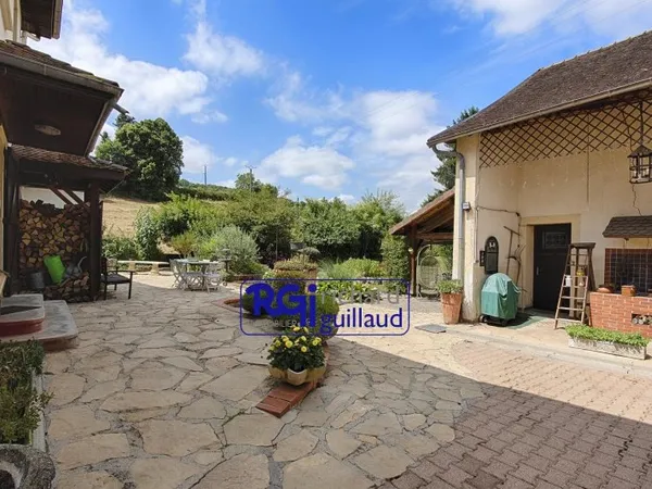 Ensemble immobilier - 2 maisons T3 avec dépendances - cour et ja