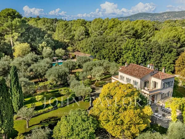 GRASSE - Élégante demeure au coeur d'un parc d'exception, avec maison d'amis