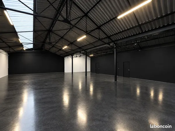 À CÉDER - DROIT AU BAIL COMMERCIAL - SITE PROFESSIONNEL DE 2 000 m²